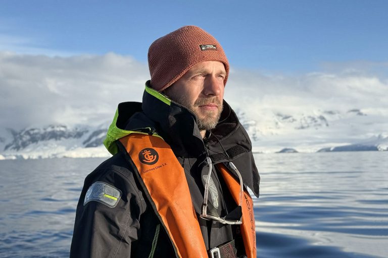Вместо офиса — океан: история моряка Михаила Баскова, 40 раз прошедшего пролив Дрейка